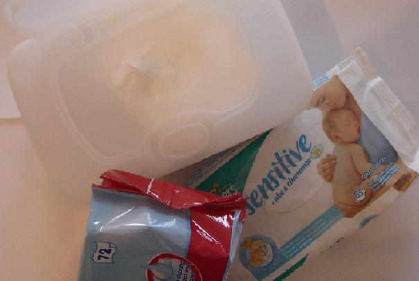 Comment conserver les lingettes pour bébé toujours bien imbibées ?