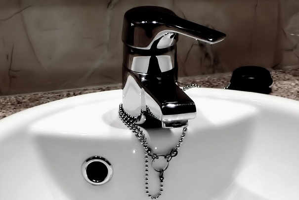 Comment éviter les traces noires autour des robinets ?