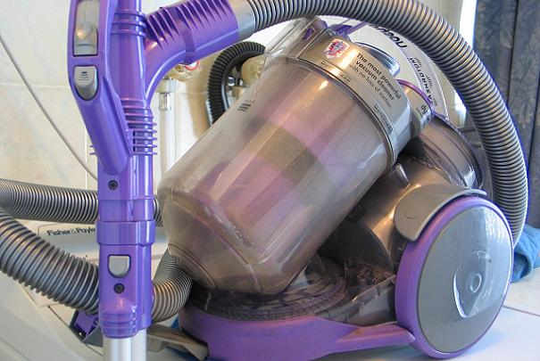 parfumer_maison_avec_aspirateur