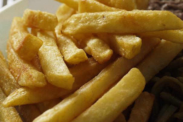 89 % des français apprécient de manger les frites avec les doigts
