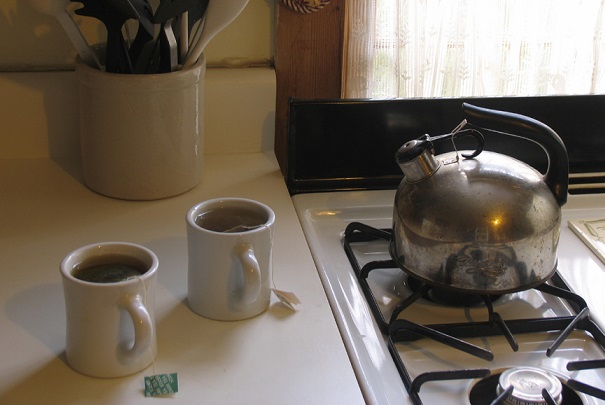 Eviter la formation de calcaire dans la bouilloire à thé